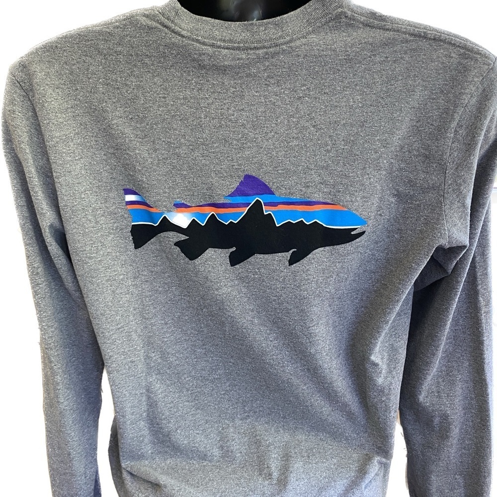 PATAGONIA Men's Gray Long Sleeve Trout Fish Logo Tee Size Small Responsi…